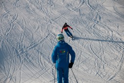 TOP Skilehrer unterrichtet Gast