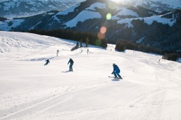 TOP Skilehrer befahren als 1. unberührte Piste